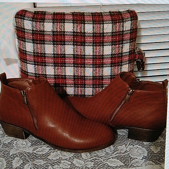 Jessica Cline bree boots NWOT - Picture 2 of 4